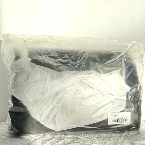 NWT GUESS Bergen Small Crossbody Flap Purse - Picture 4 of 4